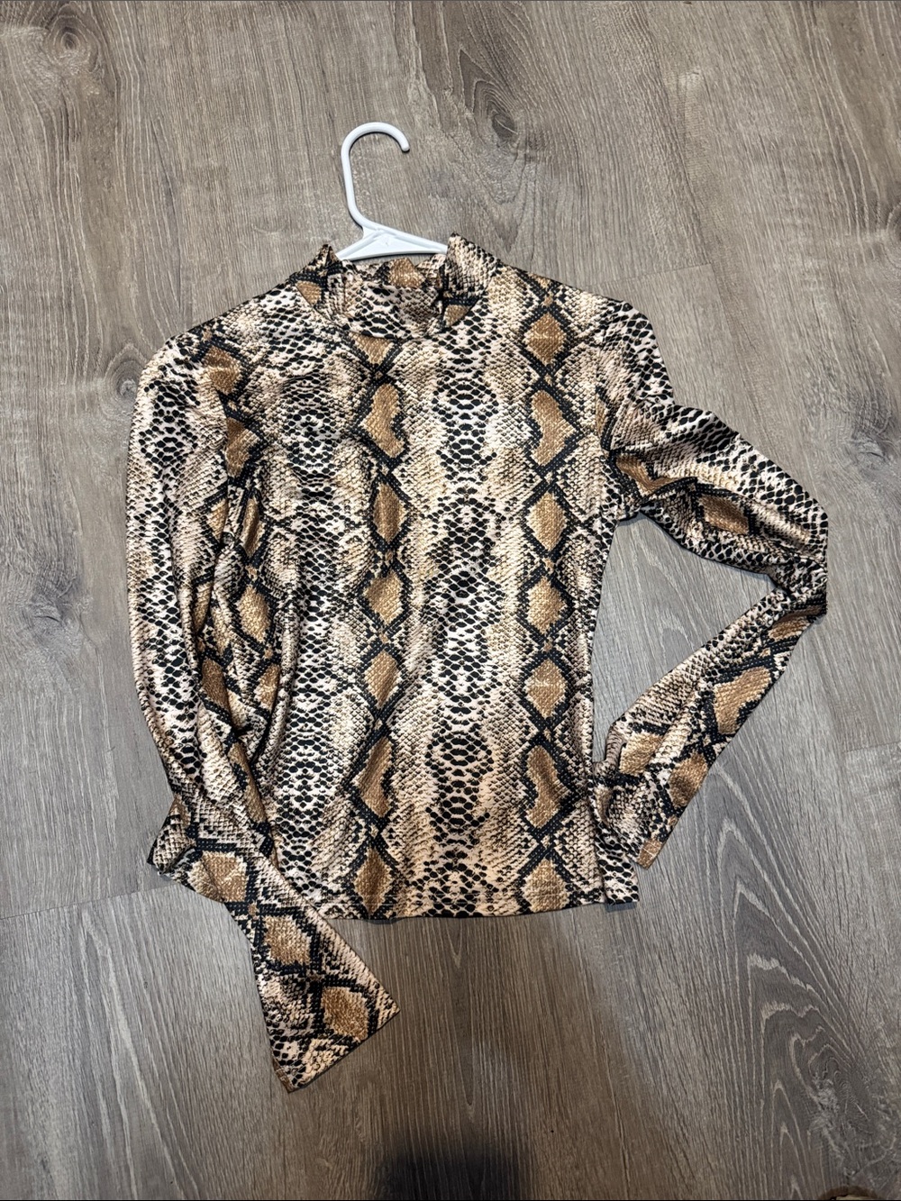 Fitted Snake-Print Long Sleeve Top — Brown/Black